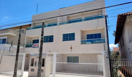 Casa no Centro de Balneário Camboriú, na Rua 2.070, entre Terceira e quarta Avenidas.