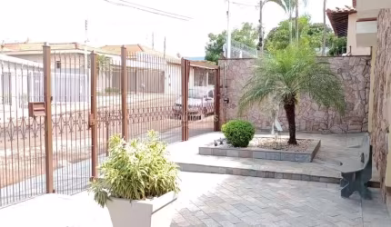 Casa para Venda em Jaboticabal, Sorocabano, 3 dormitórios, 1 suíte, 3 banheiros, 6 vagas
