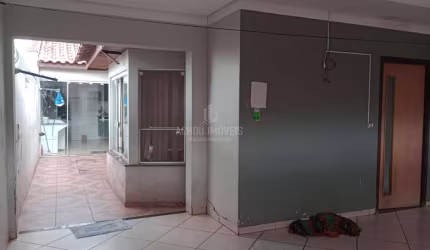 Casa para Venda em Jaboticabal, Centro, 2 dormitórios, 1 banheiro, 2 vagas