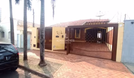 Casa à venda no Centro em Jaboticabal