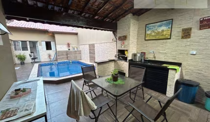 Casas no Litoral para venda em Praia Grande no bairro Canto do Forte