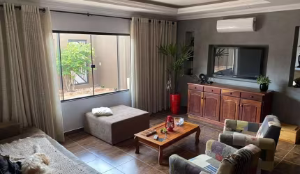 Casa para Venda em Londrina, Coliseu, 4 dormitórios, 2 suítes, 4 banheiros, 2 vagas