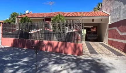 Casa em Conjunto Habitacional Lea Leal  -  Maringá