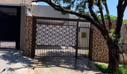 Casa em Conjunto Habitacional Requião  -  Maringá