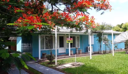 Casa para Venda em Quedas do Iguaçu, -, 4 dormitórios, 1 suíte, 3 banheiros, 3 vagas