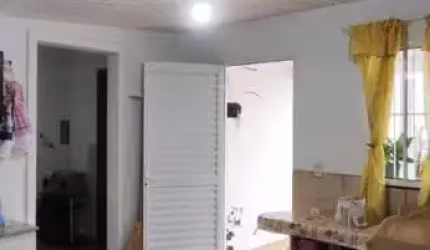 Casa para Venda em Cascavel, GUARUJA, 2 dormitórios, 1 banheiro, 2 vagas