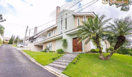 Maravilhosa Casa à Venda em Condomínio Fechado no Bairro Cascatinha