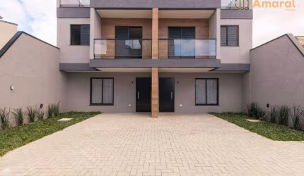 Sobrado com 3 dormitórios à venda, 126 m² por R$ 790.000,00 - Tarumã - Curitiba/PR