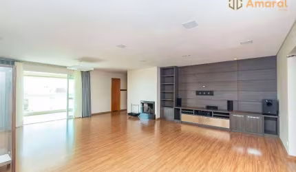 Apartamento Ecoville semi mobiliado 228 m²  Espaçoso 4 suítes 3 Vagas.