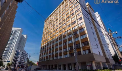 Apartamento com 3 dormitórios à venda, 74 m² por R$ 395.000,00 - Centro Cívico - Curitiba/PR