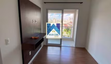 Com 1 dormitório, possui 1 banheiro, 1 vaga de garagem, 1 sala, localizado em condomínio.
