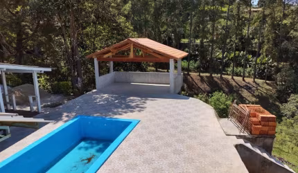 Está é a oportunidade dos seus sonhos! Localizada no bairro Centro, em Nazaré Paulista/SP, esta incrível área rural