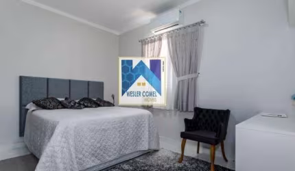 Casa térrea,  com 3 dormitórios,  sendo 1 suíte, a  cozinha, sala de jantar e salade estar/TV são integradas, 1 banheiro social, toda mobiliada com planejados sob medida, amplo qui