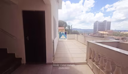 Excelente apartamento, com fiação nova, pintura nova, apartamento no térreo, não tem vizinho de cima e nem de frente. 