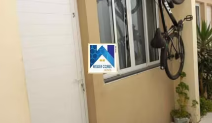 Cômodos:  Lavanderia, 2 dormitórios,1 banheiro, 1 sala, cozinha.  Localizado em condomínio.  Condominio villagio 5 casas