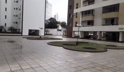 Lindo Apartamento com 109 m², 3/4 totais com suíte e dependência completa na melhor localização do belo e charmoso bairro do Caminho das árvores