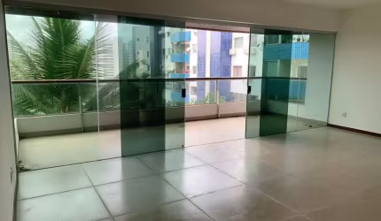 VENDO APARTAMENTO AMPLO 210 M² PRAIA DE ARMAÇÃO SALVADOR BA