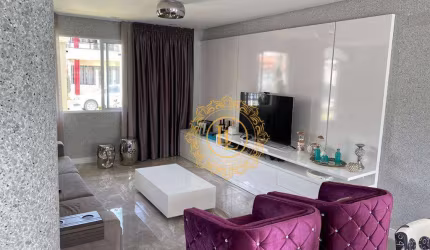 Casa semi mobiliada com piscina e 3 Suítes à venda, 300 m² privativos no Centro - Balneário Camboriú/SC