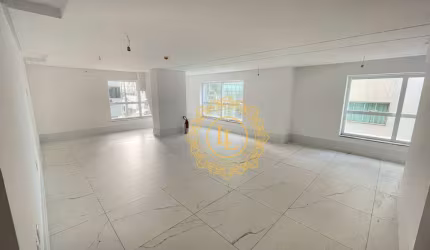 Belíssima Sala Comercial à venda, 74 m² em Meia Praia - Itapema/SC