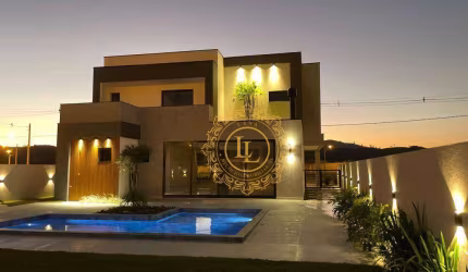 CASA ALTO PADRÃO EM CONDOMÍNIO FECHADO, COM 3 SUÍTES, 360M2 COM PISCINA, CHURRASQUEIRA , CLOSET, JARDIM, HOME OFFICER NO MEZANINO, 4 VAGAS DE GARAGEM