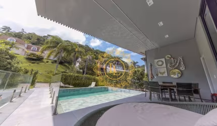 Linda casa alto padrão em condomínio fechado em Balneário Camboriú -SC