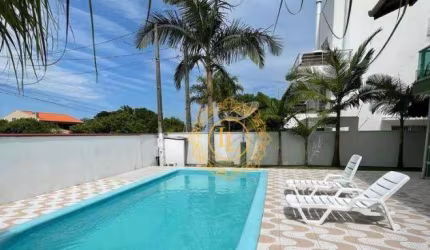 Linda Casa mobiliada com 06 dormitórios à 100m do Mar em Balneário Camboriú!