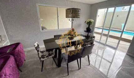 Casa semi mobiliada com piscina e 3 suítes à venda, Centro - Balneário Camboriú/SC