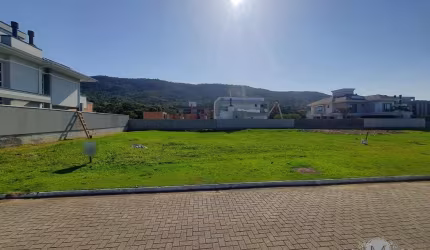 Terreno em condomínio fechado à venda na Rua Intendente Antônio Damasco, Ratones, Florianópolis por R$ 830.000