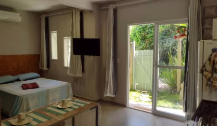Casa com 1 quarto à venda na Servidão Geraldino José Vieira, Barra da Lagoa, Florianópolis por R$ 750.000