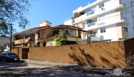 Casa com 3 quartos para alugar na Rua Adolfo Gonçalves de Aguiar, Itacorubi, Florianópolis por R$ 9.500