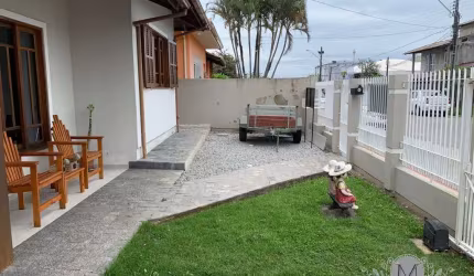 Casa com 3 quartos à venda na Rua Hélio Cirillo Barcelos, Carianos, Florianópolis por R$ 1.400.000