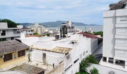 Cobertura com 3 quartos para alugar na Rua João Batista D'Alascio, Coqueiros, Florianópolis por R$ 9.000
