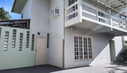 Casa com 4 quartos à venda na Servidão Vassourinha, Rio Tavares, Florianópolis por R$ 950.000