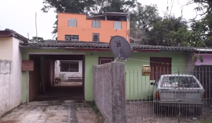 02 casas sendo 1 sobrado 4 quartos + casa terrea na Frente R$ 220 mil  à vista
