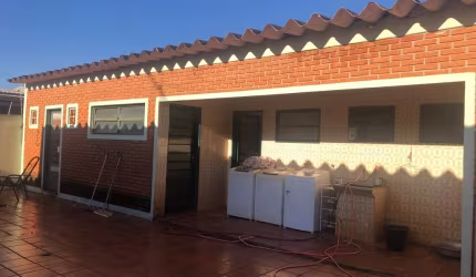 Ótima casa térrea, com 4 dorms.