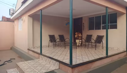 Casa 2dormitórios no centro