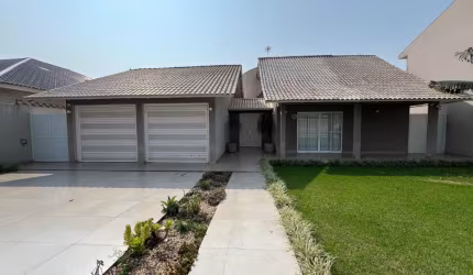 Oportunidade Única!  Casa de 309m² em Lote de 1100m² no Bairro Country