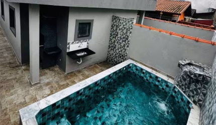 CASA COM 2 QUARTOS E PISCINA LINDO ACABAMENTO EM ITANHAÉM!