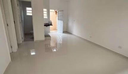 Casa à Venda em Antártica, Praia Grande - SP