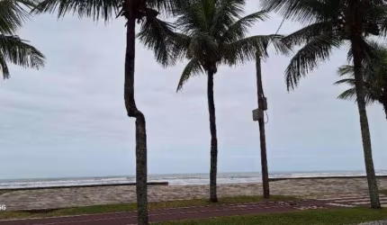Casa à Venda em Solemar, Praia Grande - SP
