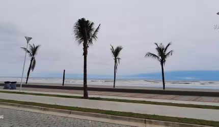Apartamento 2 dormitórios sendo 1 suíte + lavabo frente mar em Mongaguá