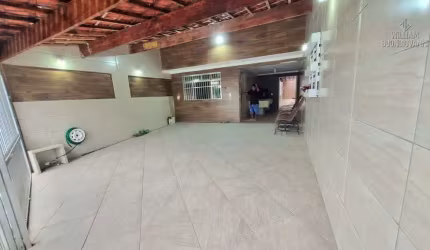 Casa espetacular à uma quadra da praia com dois quartos sendo uma suíte