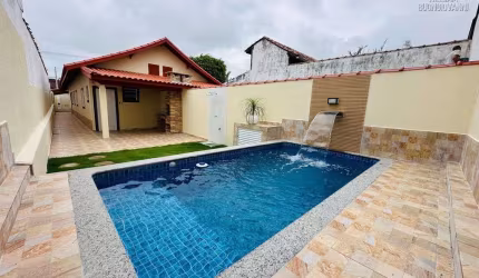 Casa poucos metros do mar em Mongaguá