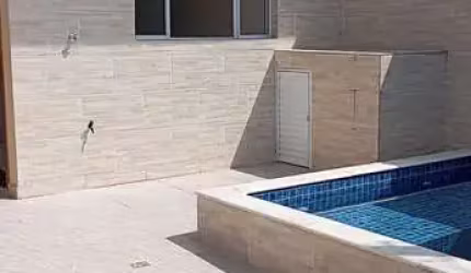 BELA CASA COM PISCINA NA PRAIA DE MONGAGUÁ-SP