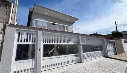 Casa de condomínio na Vila Tupi, 2 Dormitórios com Suíte! Sobreposta com Sacada!