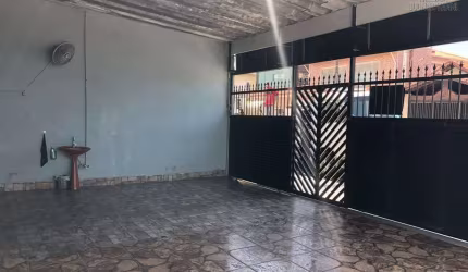 2 casas e 1 galpão em Praia Grande, Baln. Maracanã a 300 mts da praia