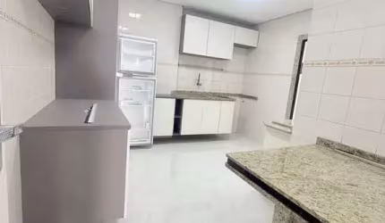 Cobertura Reformada com Espaço Gourmet – Vila Tupi, Praia Grande-SP