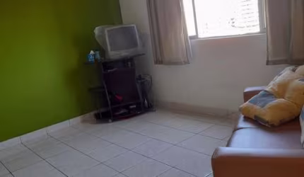Apartamento situado na Tupi, 1 quarto com varanda, 300m da Praia!