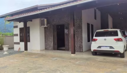 Casa à Venda em Schroeder com 3 quartos sendo 1 suíte – Bairro Centro