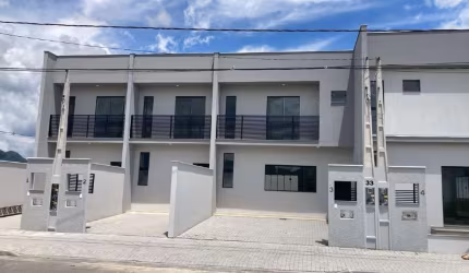 Sobrado Geminado à Venda em Jaraguá do Sul com 3 quartos sendo 1 suíte – Bairro Três Rios do Norte
